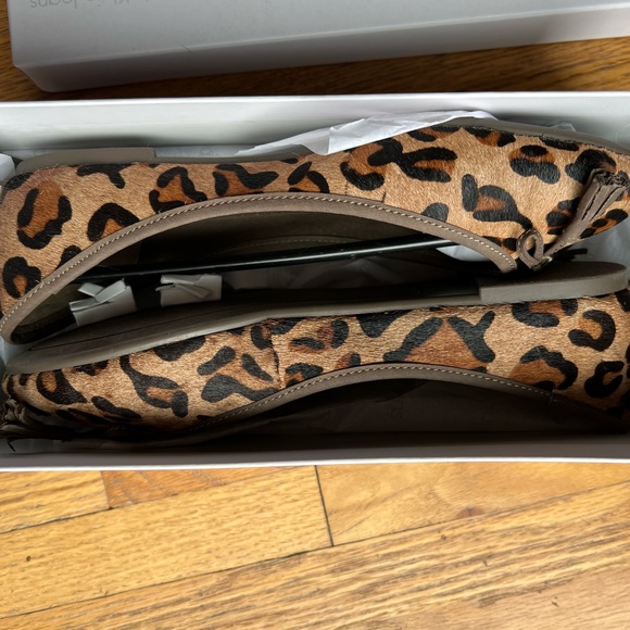 Calvin Klein leopard textured ballet flats - Picture 5 of 5